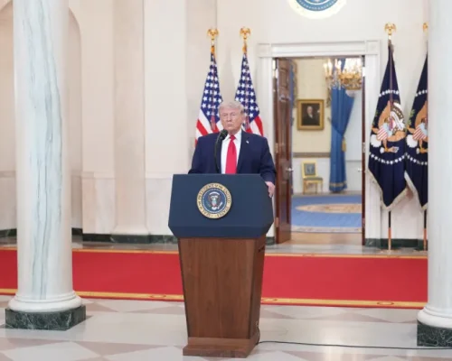 Trump Anuncia Resgate de Piloto Americano no Irã: ‘Ele Ficará Bem’ Após Avião Abatido