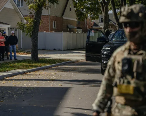 Menina de 3 anos sofre abuso sexual em centro de acolhimento nos EUA após ser separada da mãe na fronteira