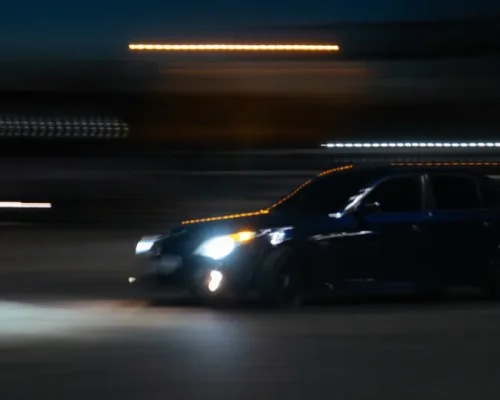 Momento Romântico Virou Tragédia: Homem é Atropelado Gravemente ao Pedir Namorada em Casamento em Encontro de Carros Modificados na Espanha