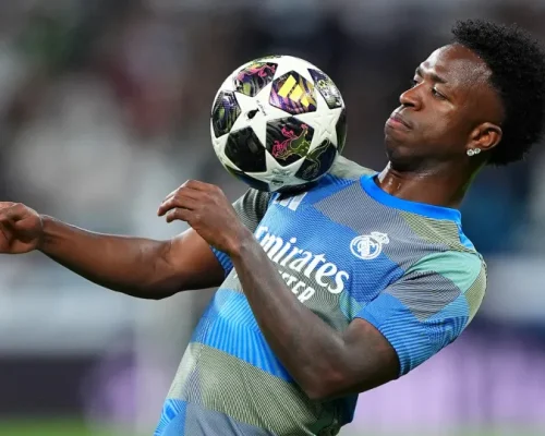 Ex-ídolo do Real Madrid ataca Vini Jr. após derrota para o Bayern: “É horrível, me irrita profundamente”