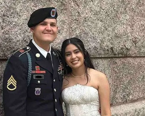 Recém-casada com sargento americano é detida pelo ICE em base militar e pode ser deportada para país que nunca conheceu
