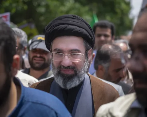 Líder do Irã Alerta: Estreito de Ormuz Terá Novas Regras e Aconselha Vizinhança a Se Afastar de EUA e Israel