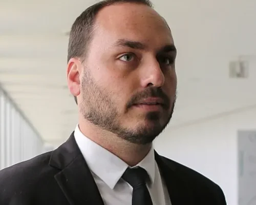 Carlos Bolsonaro Cobra Valdemar Costa Neto: “Está Ficando Feio” para o PL em Meio a Racha na Direita e Trocas de Acusos