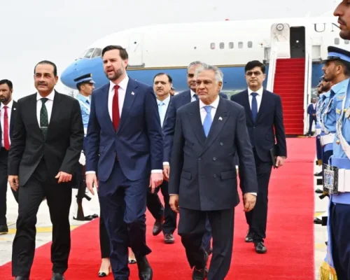 EUA abandonam negociações com Irã por programa nuclear, JD Vance retorna a Washington sem acordo e tensão aumenta