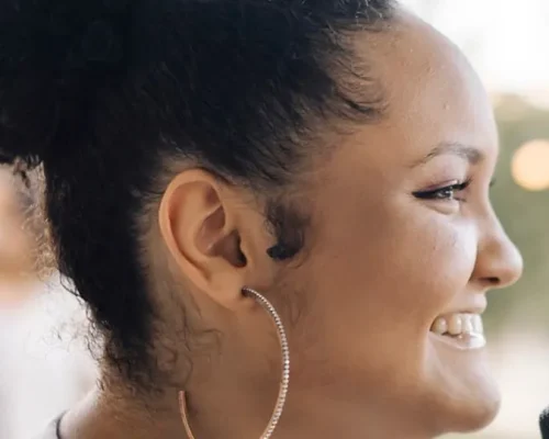 Cantora Gospel Carol Beatriz, 21, morre em trágico acidente em brinquedo de parque em Minas Gerais