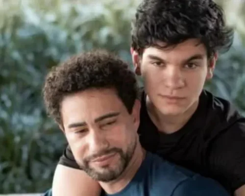 Arthur Borges, ex de Carlos Filhar, desabafa sobre ‘vazio que não passa’ uma semana após morte do influenciador