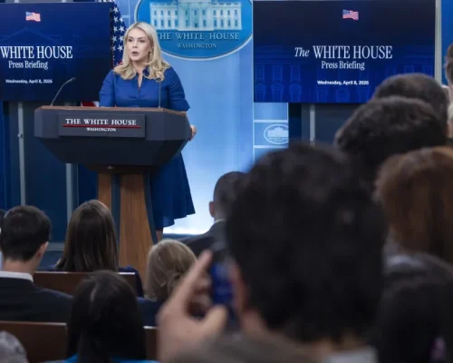 EUA e Irã sinalizam diálogo em meio a ameaças de bloqueio marítimo no Mar Vermelho, elevando riscos globais