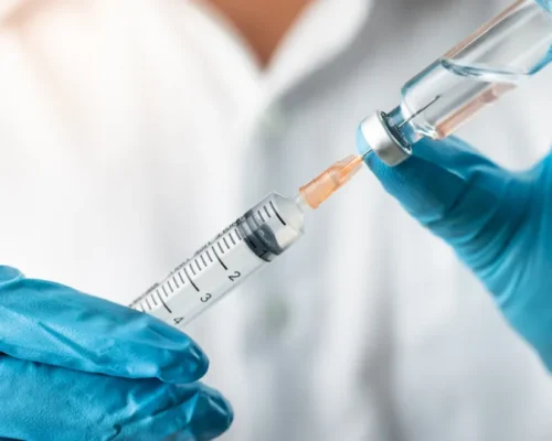 Saúde Envia 2,2 Milhões de Vacinas contra COVID-19 aos Estados: Estoques Garantidos para 2026!