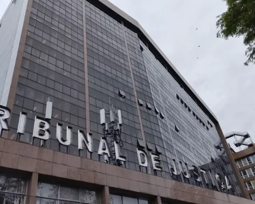 Rio de Janeiro: Homem é condenado a 30 anos de prisão em caso chocante de feminicídio após fim de relacionamento