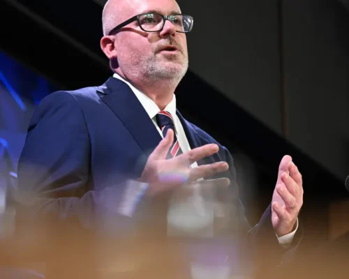 Austrália em Alerta Máximo: “Maior Choque Energético da História” com Tensão no Irã e Ameaça ao Abastecimento Global