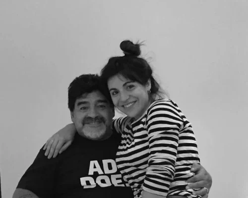 Filha de Maradona chora em julgamento e dispara contra médicos: