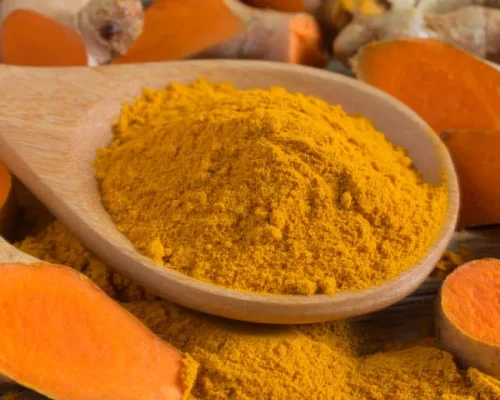 Anvisa Define Novos Limites para Cúrcuma em Suplementos Alimentares Após Alertas de Intoxicação Hepática