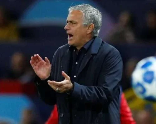 José Mourinho entra na mira para retornar ao Real Madrid, diz jornal espanhol