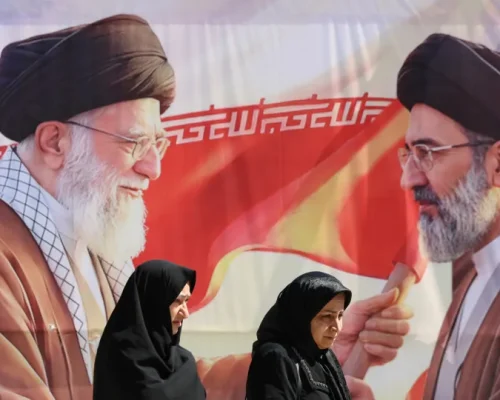 EUA interceptam navio iraniano em meio a incertezas sobre negociações, reforçando bloqueio naval de Trump