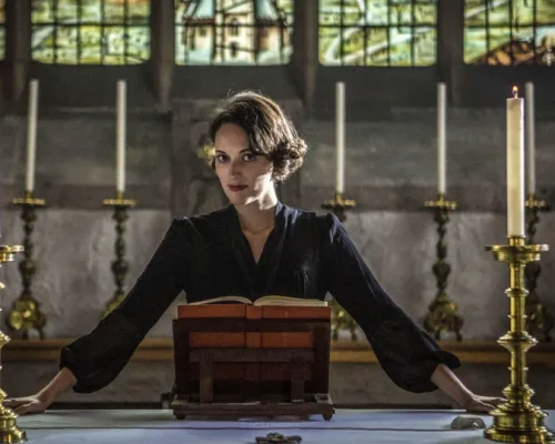 Fé em Conflito: Filmes e Séries Revelam o Fascínio Humano pelo Romance Pecaminoso e Tentação Divina