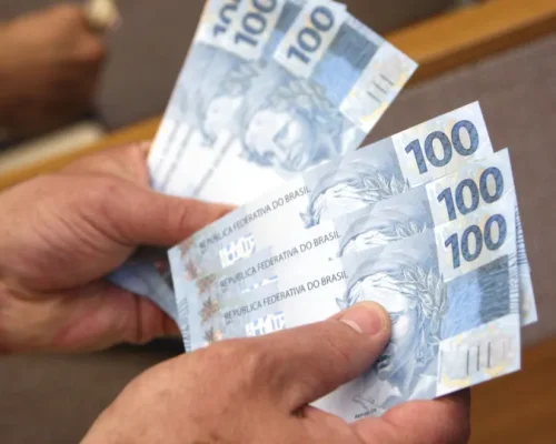 Salário Médio do Trabalhador Brasileiro Atinge R$ 3.722, Ampliando Recorde Pelo Segundo Trimestre Consecutivo