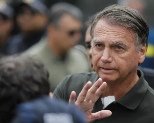 Cirurgia de Bolsonaro no ombro é realizada com sucesso: equipe médica confirma que procedimento ocorreu sem intercorrências e detalha o reparo