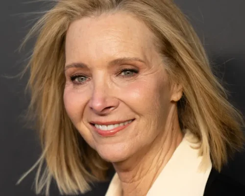 Phoebe de Friends, Lisa Kudrow, Revela Ganhos Anuais Impressionantes do Elenco da Série: US$ 20 Milhões Por Ano!