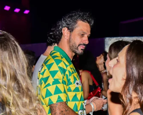 Tiago Maia surge em show de Ivete Sangalo usando camiseta “Mainha”, aumentando rumores de affair entre os artistas