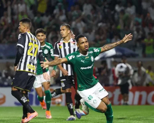 Palmeiras e Santos empatam em clássico agitado com atraso, gol anulado e volta de Paulinho