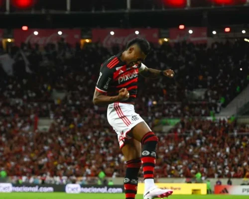 Atacante Bruno Henrique renova contrato com o Flamengo até o final de 2027