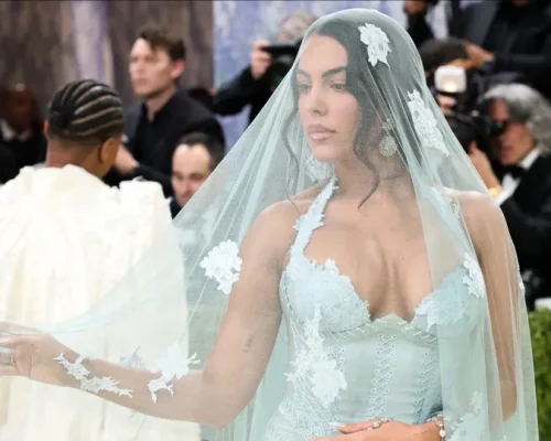 Georgina Rodríguez: Fé, Família e Alta-Costura no Met Gala, Vestido é Homenagem a Nossa Senhora de Fátima com Terço de Diamantes
