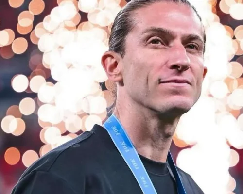 Filipe Luís é o candidato favorito para assumir o Bayer Leverkusen, diz TV