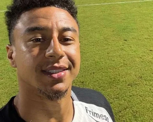 Corinthians libera atacante Lingard para resolver