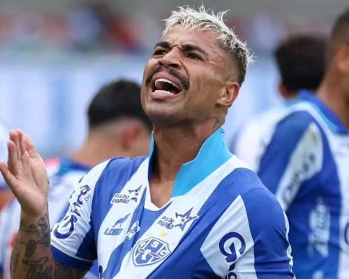 Marcinho celebra título do Paysandu e golaço por cobertura: