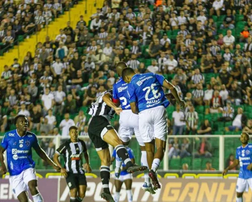 Paysandu defende liderança diante de Figueirense pressionado na Série C