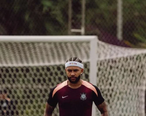 Memphis fala sobre lesão sofrida no Corinthians e se diz ansioso para Copa: