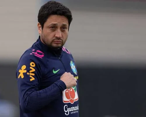 Arthur Elias vê seleção desrespeitada por árbitra em revés para os EUA: