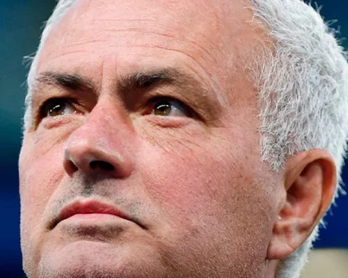 Real Madrid oficializa a chegada e técnico José Mourinho assina com o clube até 2029