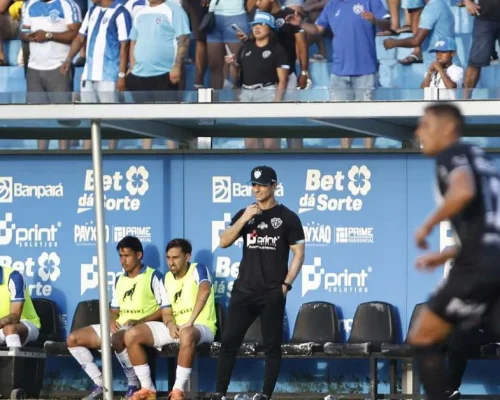 Júnior Rocha aponta falta de eficiência e pede paciência com jovens após derrota na Curuzu