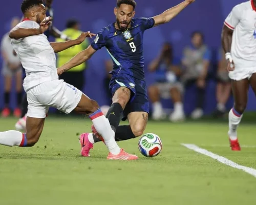 Por que Matheus Cunha comemora como surfista? Entenda gesto do atacante da Seleção Brasileira