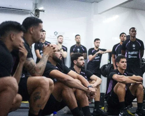 Com novas camisas de treino, Remo se reapresenta sem 8 atletas que estão em negociação