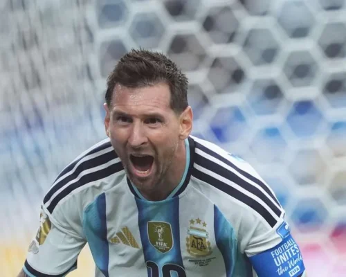 Estátua de Messi vira meme por pose inusitada e web não perdoa; veja