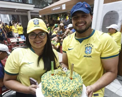 Torcedores comemoram vitória do Brasil e sonham com o hexa