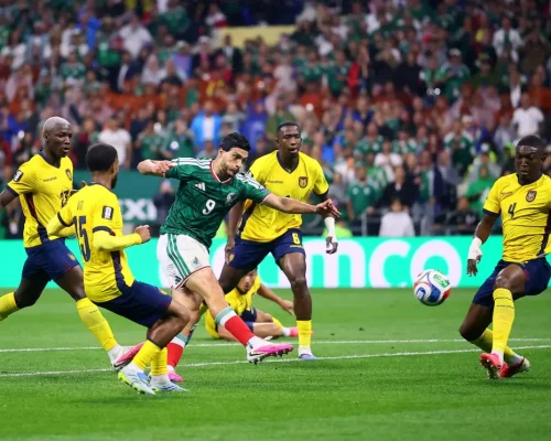 México vence Equador no Azteca e encerra jejum de 40 anos em mata-mata da Copa