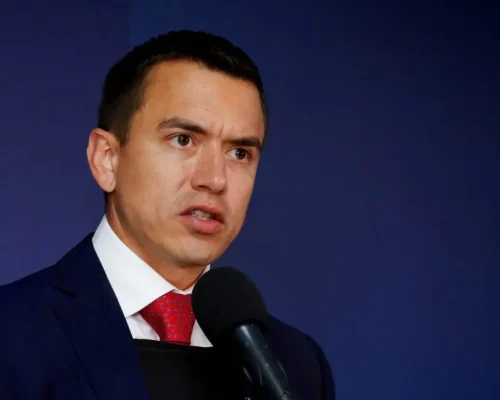 Organizações políticas do Equador anunciam ações para destituir Noboa