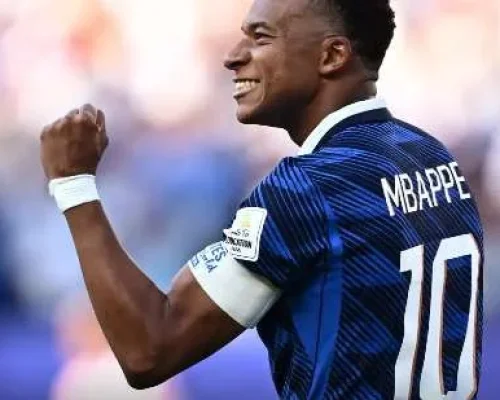 De pênalti, França vence retranca do Paraguai e se classifica na Copa