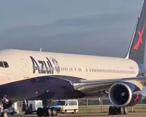 Após eliminação da Copa, avião da CBF retorna ao Brasil com apenas um jogador
