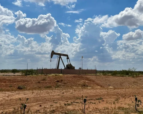 Petróleo recua com temor econômico apesar de tensão no Oriente Médio