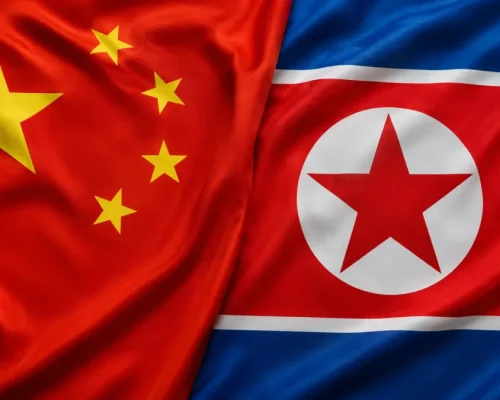 Xi Jinping e Kim Jong Un reafirmam aliança histórica nos 65 anos do tratado de amizade entre China e Coreia Popular