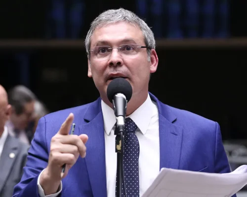 Lindbergh pede a Moraes revogação da prisão domiciliar de Bolsonaro após carta divulgada por Flávio