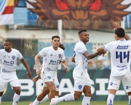 Com polêmica da arbitragem, Paysandu vira pra cima do Guarani e se aproxima da ponta na Série C