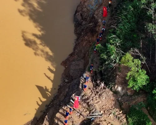 Operações de resgate continuam em Guangxi após enchentes causadas pelo tufão Maysak