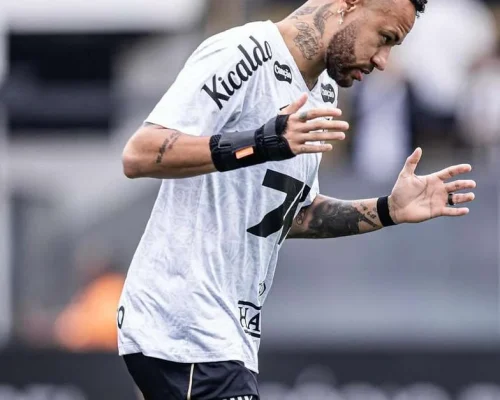 Neymar volta ao Santos após a Copa e inicia trabalho especial antes de retorno aos jogos
