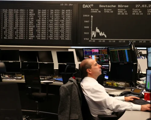Ibovespa fica estável, mas encerra semana com queda