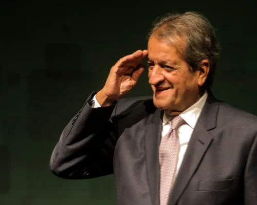 Aliados defendem que Valdemar assuma articulação da campanha de Flávio Bolsonaro